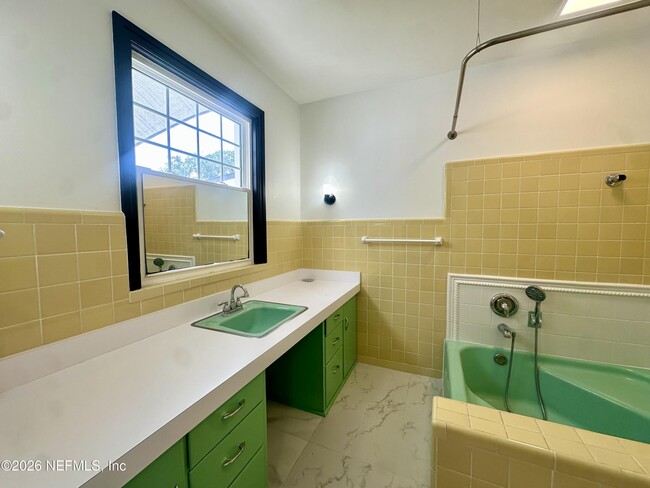 Building Photo - 5951 Clifton Ave