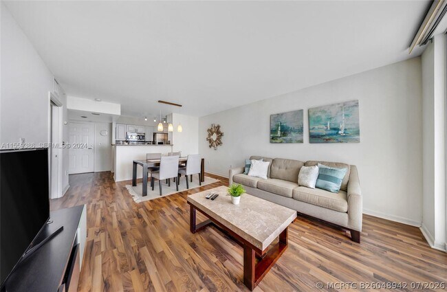 Building Photo - 1155 Brickell Bay Dr