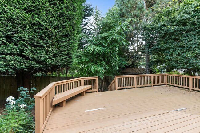 Building Photo - Spacious 4 bed/2.5 bath in Kirkland