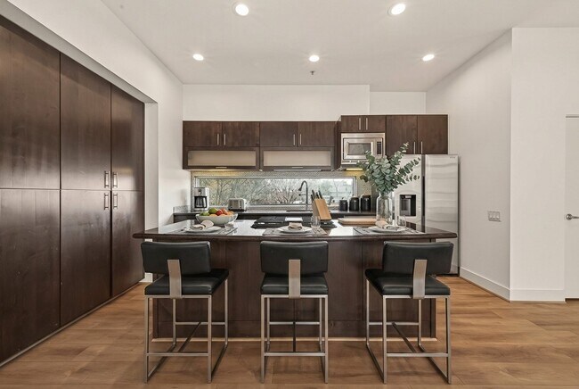 Building Photo - 6014 Fairdale Ln