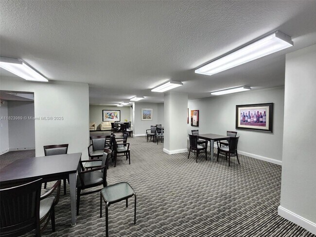 Building Photo - 3500 Mystic Pointe Dr