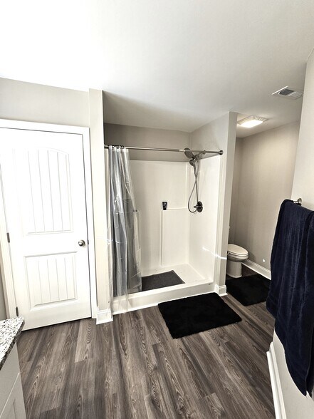 Building Photo - 4193 Valley Forge Rd