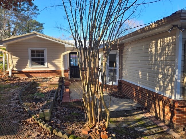 Building Photo - 24 Pine Cir