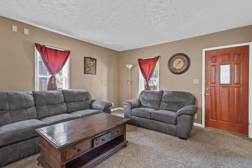 Building Photo - 1025 W 8th St