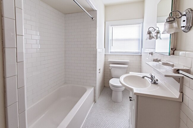 Building Photo - 2607 N Franklin St