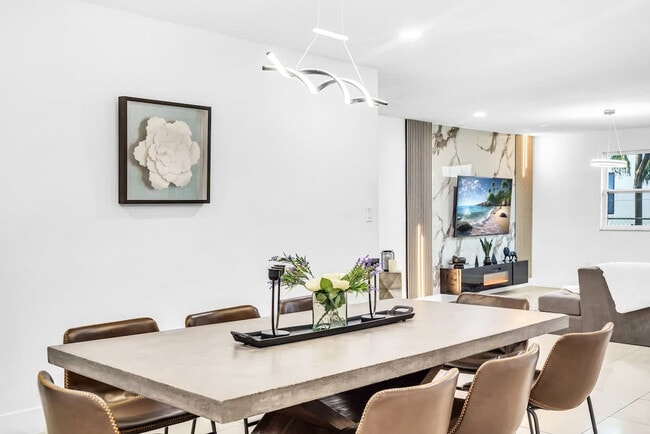 Building Photo - 18725 NE 18th Ave