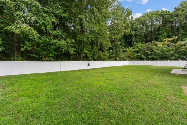 Building Photo - Charming 3-Bedroom Home in Suffolk!
