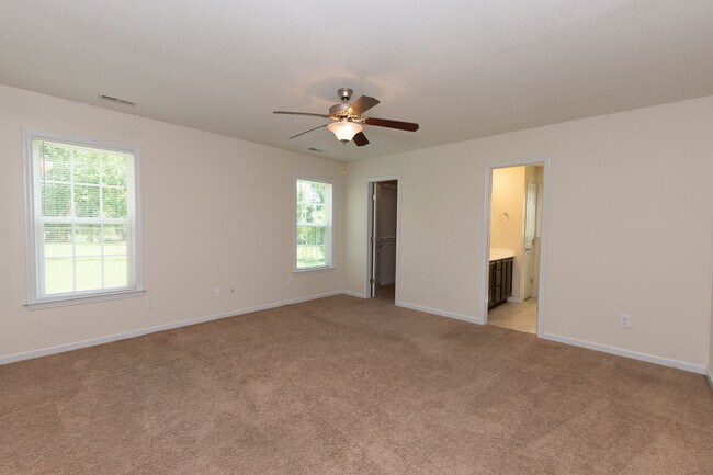 Building Photo - 3 Bedrooms and a bonus room in Richlands (Will include lawn service with increased rents)