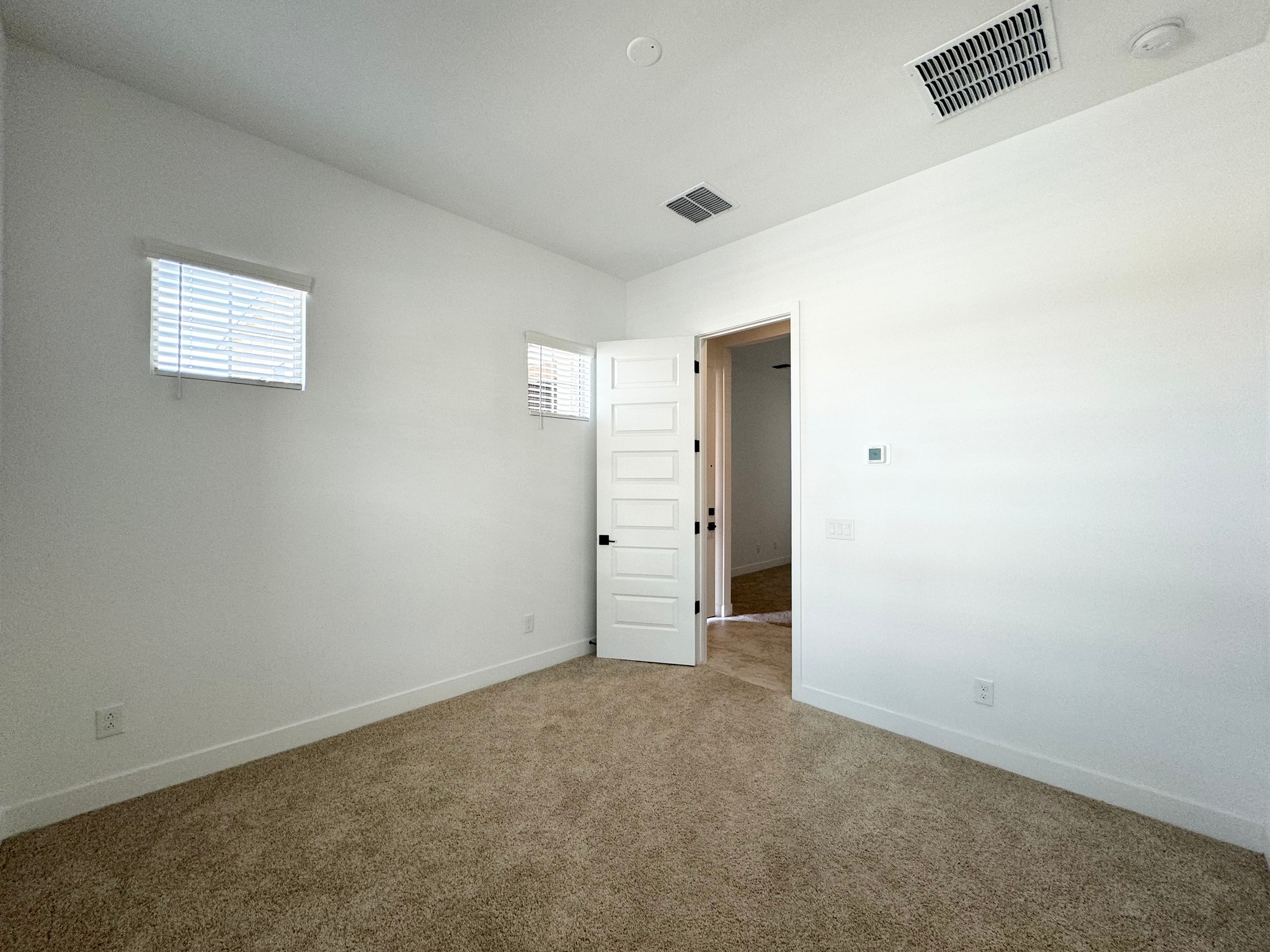 Building Photo - 8723 W Vista Ave