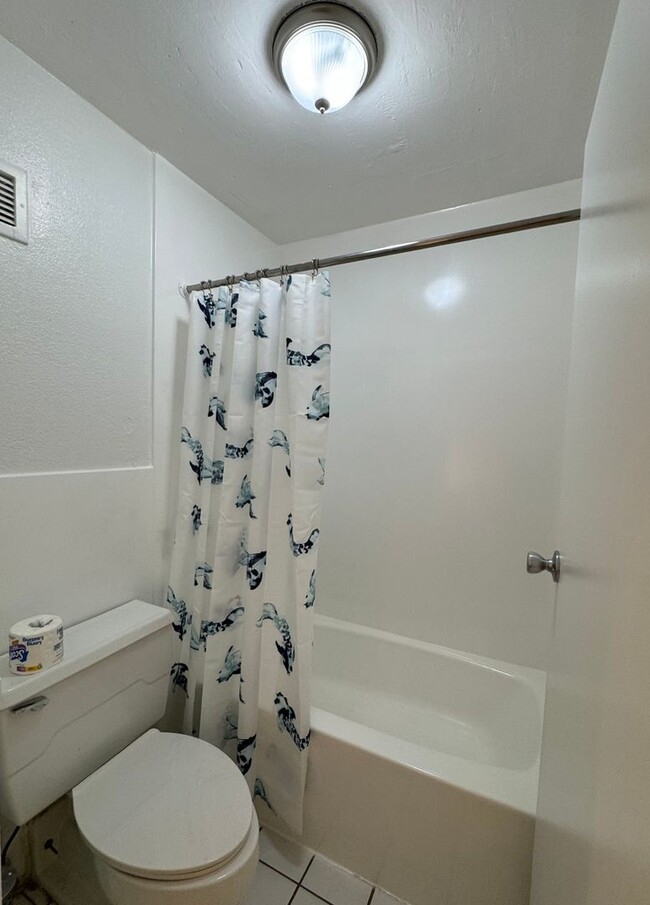 Building Photo - 1 Bedroom/1 Bathroom 2nd Floor condo at Sa...