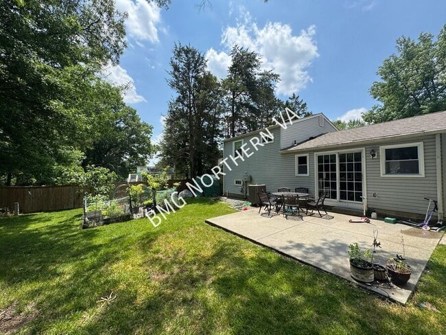 Building Photo - 1304 Dulles Pl