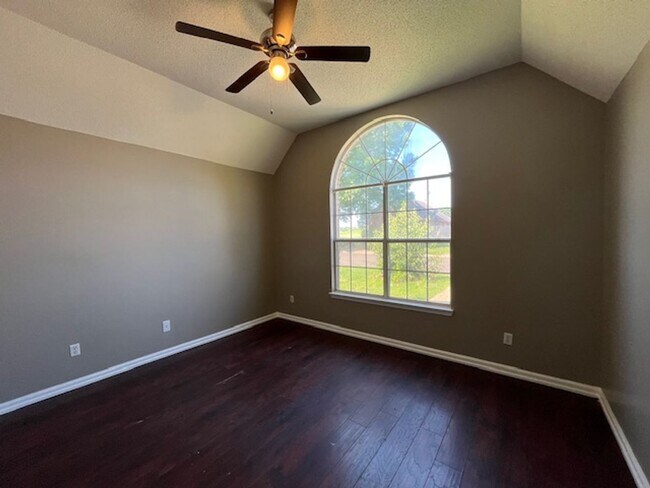 Building Photo - Renovated 3 Bedroom 2 Bath Home for Rent!!