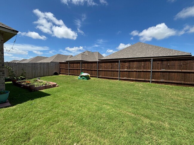 Building Photo - BENTON SCHOOLS WITH COMMUNITY POOL (WILLOW HEIGHTS SUBDIVISION)