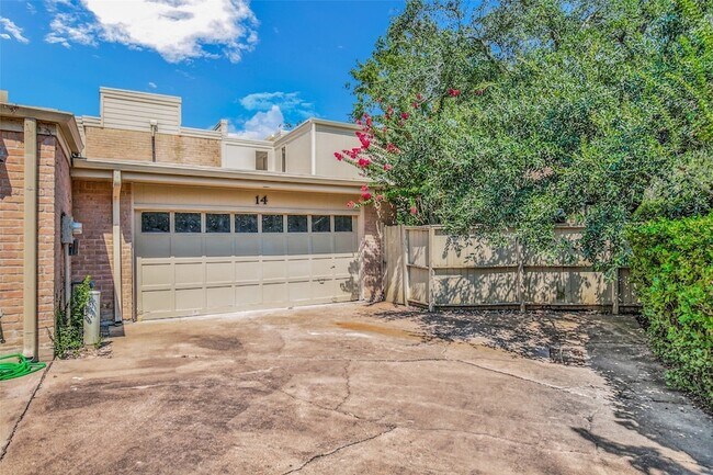 Building Photo - 15607 Memorial Dr