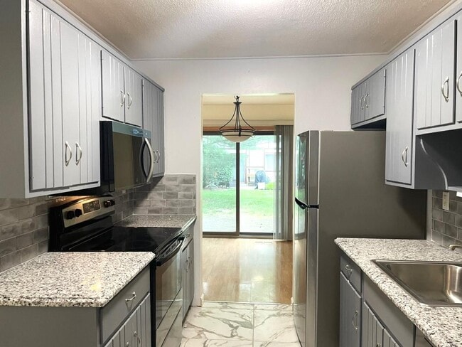 Building Photo - 12 Sunstone Dr