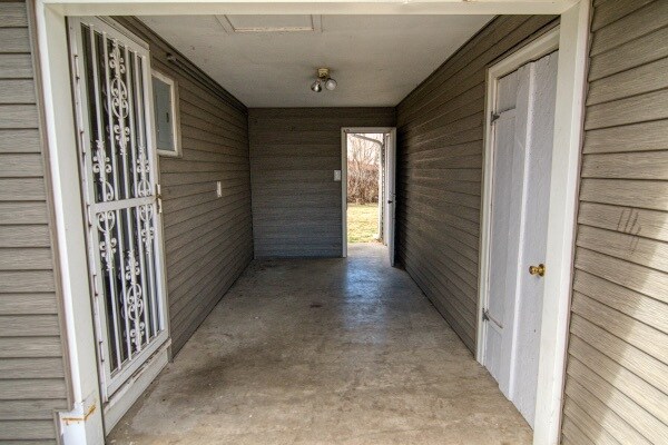 Breezeway - 4365 Pierson St