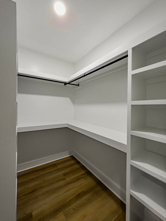 Building Photo - 807 Cherokee Ave