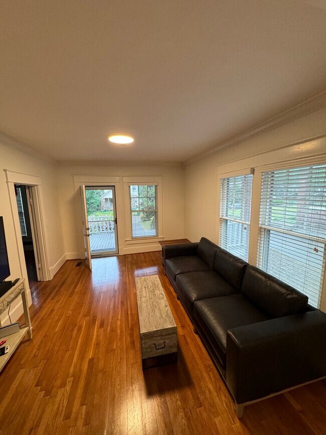 Building Photo - 2017 N Garfield St