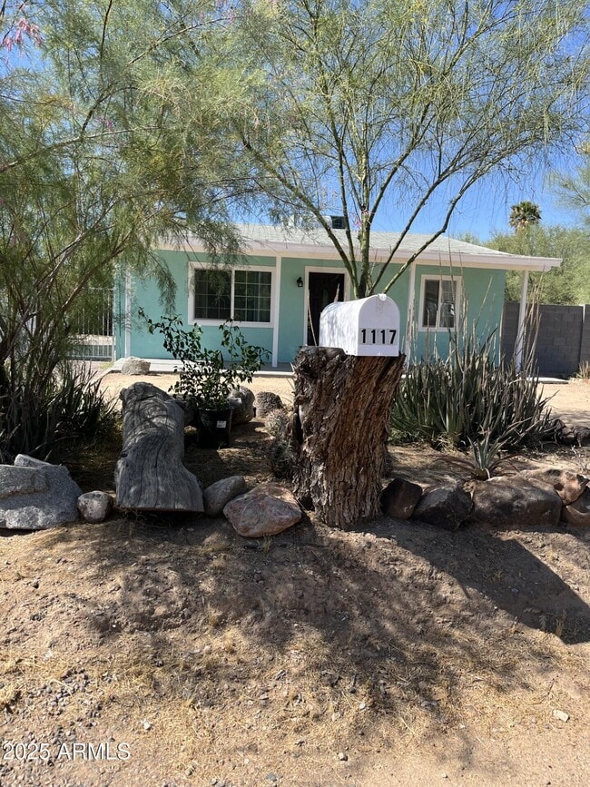 Building Photo - 1117 E Sunnyslope Ln