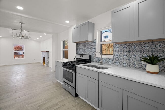 Building Photo - 2606 Justus St