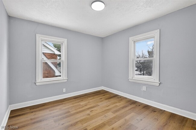 Building Photo - 231 E 210th St