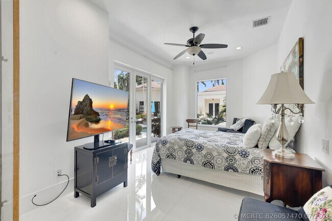 Building Photo - 17070 Royal Cove Way