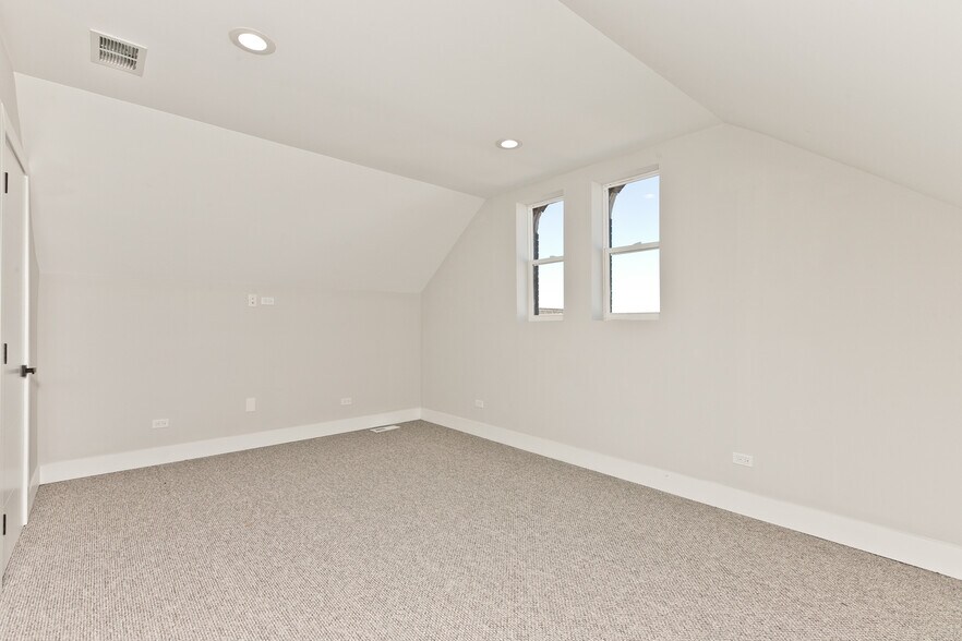 Building Photo - 1925 S May St