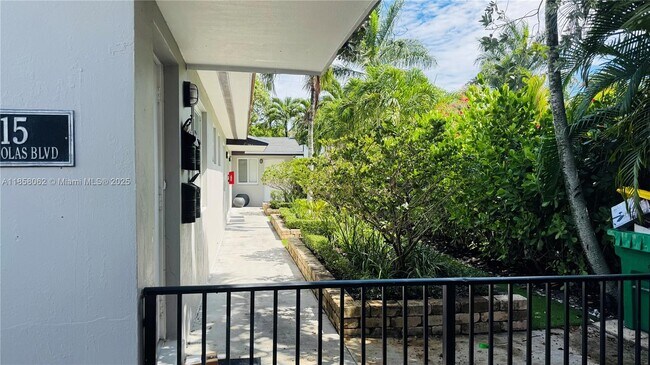 Building Photo - 1015 W Las Olas Blvd