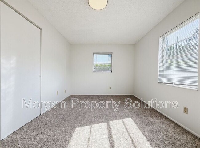 Building Photo - 1221 Poinsettia Ave