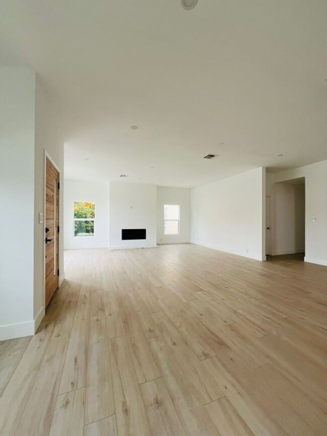Building Photo - 482 S Hamel Rd