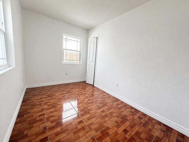 Building Photo - 10407 1/2 Juniper St