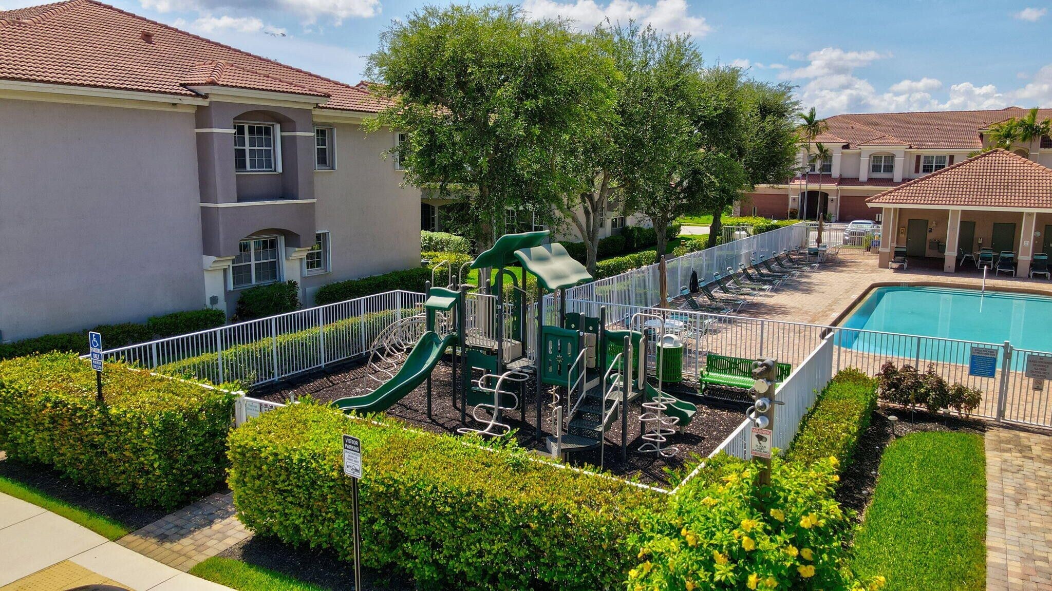 Building Photo - 47 Lancaster Rd