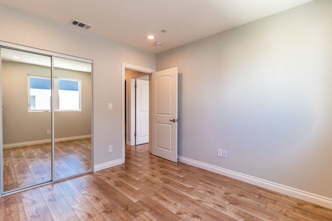 Building Photo - 1737 S Longwood Ave