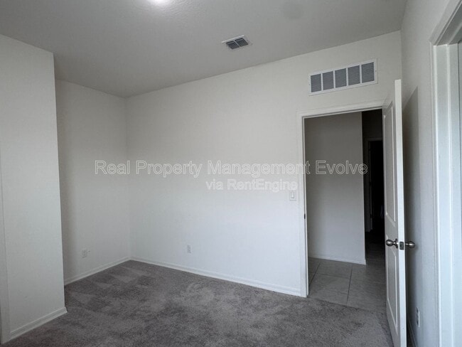 Building Photo - 4710 N 194th Dr