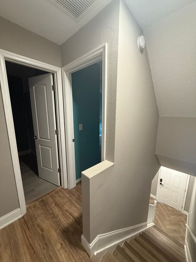 Building Photo - 102 Kristi Ann Ct