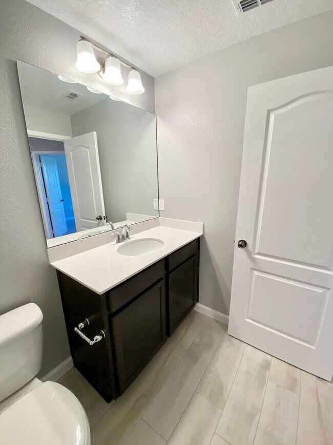 Building Photo - Brand New Townhome for Rent in Gated Commu...
