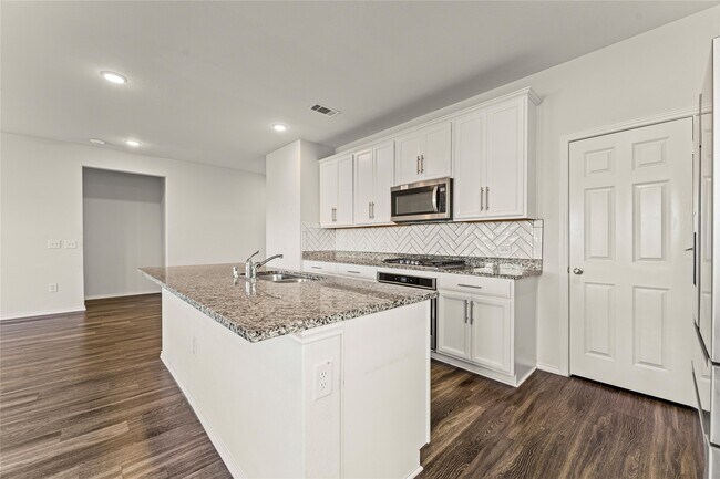 Building Photo - 5826 Savanna Pasture Rd