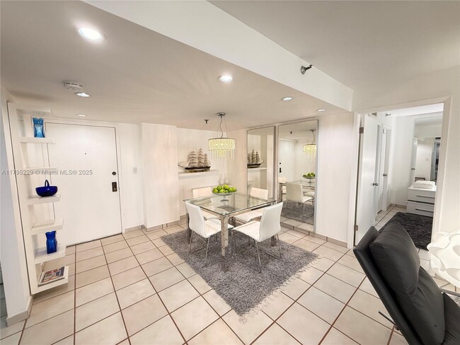 Building Photo - 1623 Collins Ave