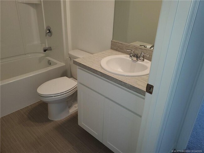 Building Photo - 611 SW McComb Ave