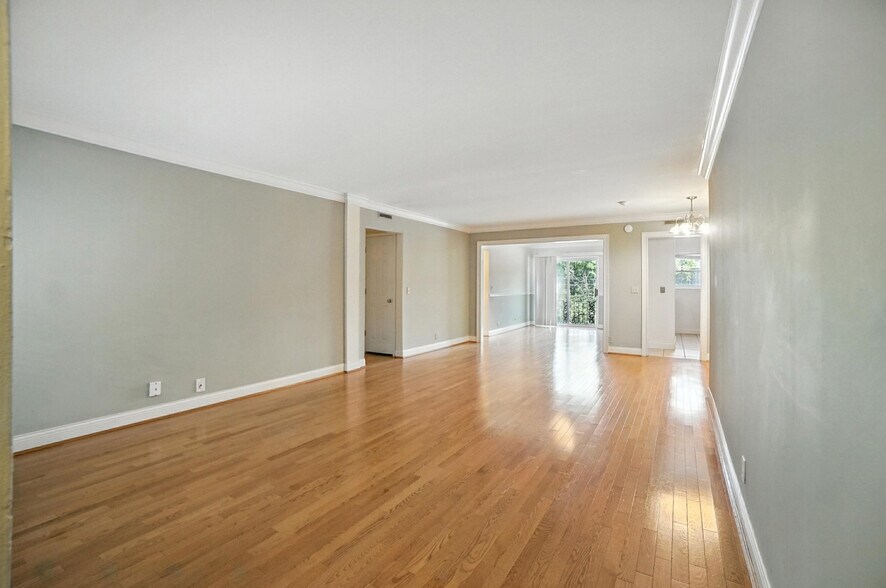 Building Photo - 2270 Madison Rd