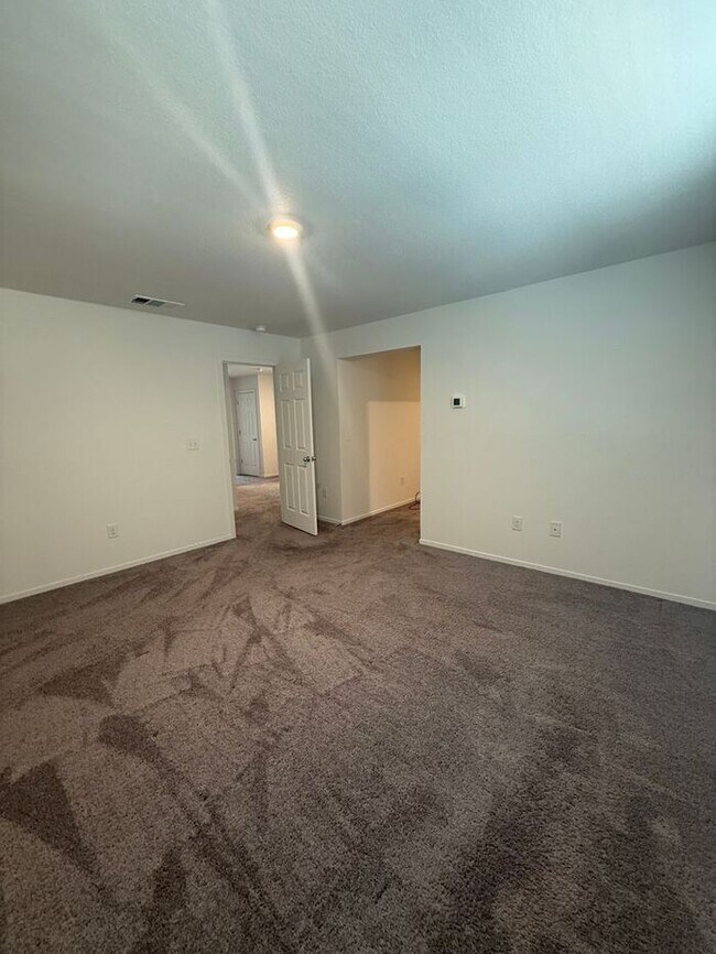 Building Photo - 3-Bed, 2.5-Bath Townhome in North Reno