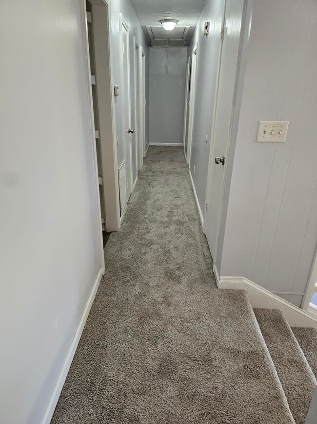 Building Photo - Amazing 4 Bedroom Home w/Basement! Conveni...