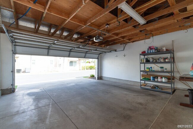 Building Photo - CENTRAL AC 3BR 2.5BA w/2-Car Garage & Backyard @ Spinnaker, Ewa Beach!