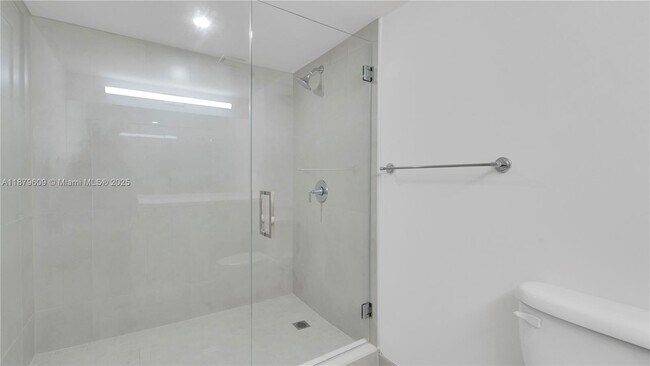 Building Photo - 555 NE 34th St