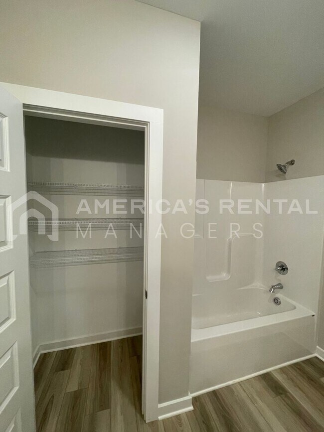 Building Photo - Home for Rent in Meridianville, AL!!! Avai...