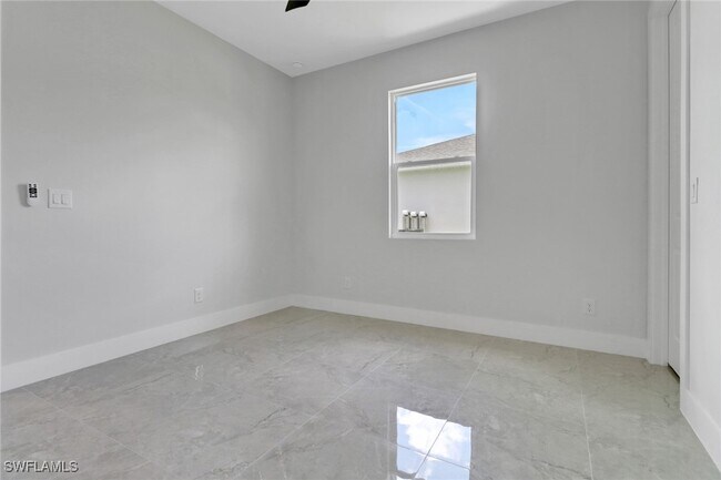 Building Photo - 3803 1st St SW