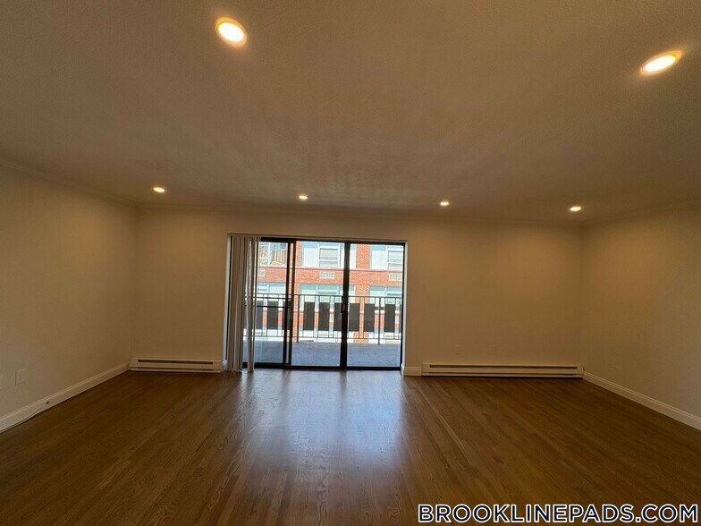 Building Photo - 320 Hammond Pond Pkwy