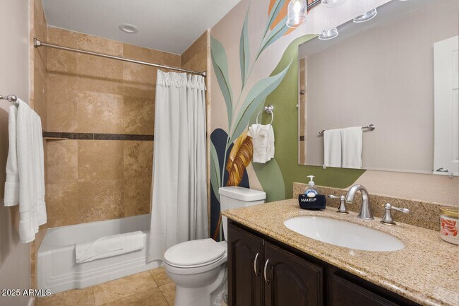 Building Photo - 6419 E Cambridge Ave