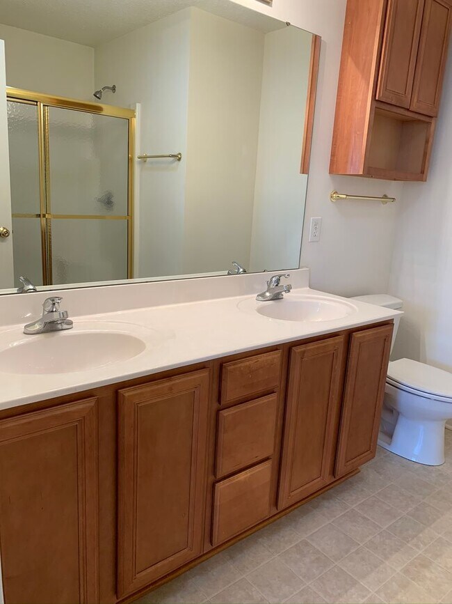 Building Photo - 163 Clusters Cir