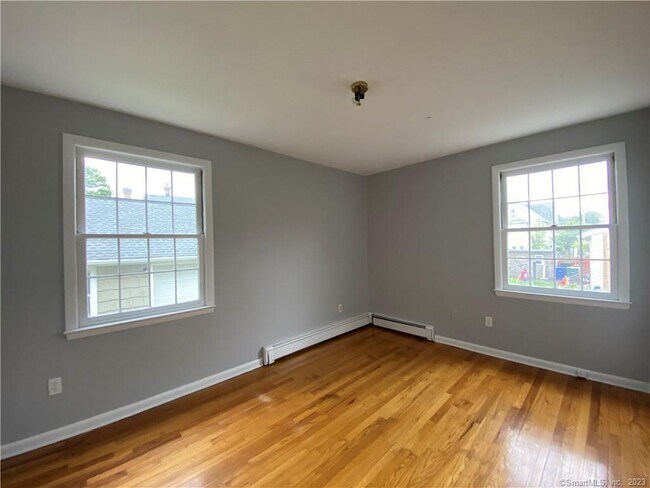 Building Photo - 56 Hallock St